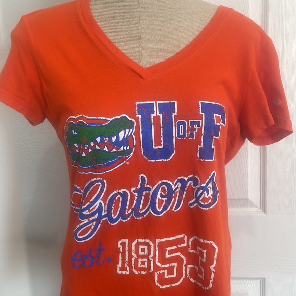 Soffe UF gators Top short sleeve 100% cotton gators V-neck orange women’s size L